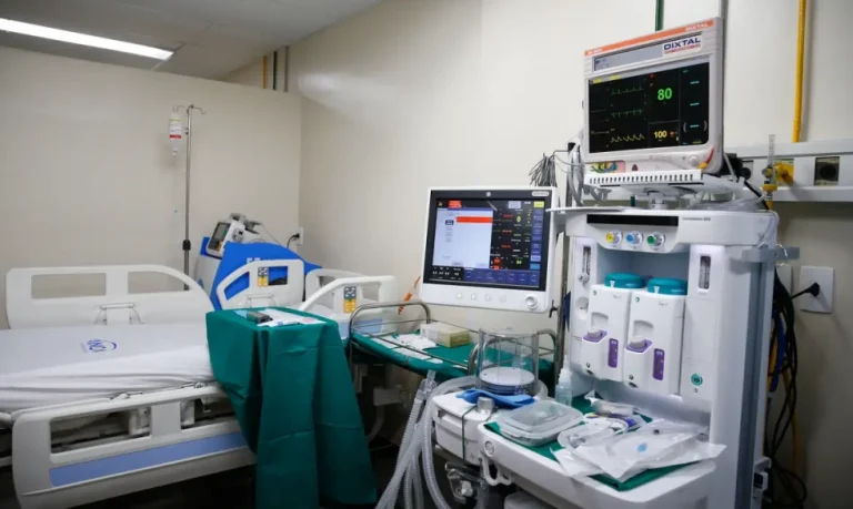 Ministério da Saúde incorpora cirurgia robótica para tratamento de câncer de próstata no SUS.