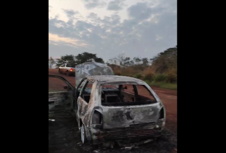 Corpo é encontrado carbonizado dentro de veículo com placas de Dourados