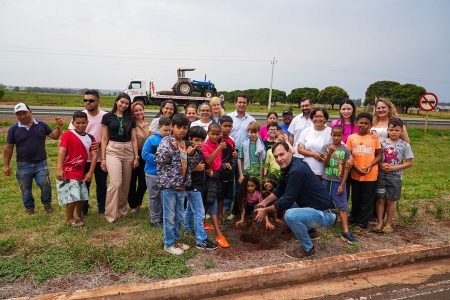 Plantio de Ipês-rosa abre ações do Outubro Rosa em Nova Andradina