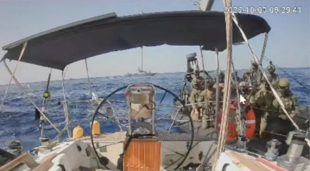 Israel intercepta último barco da flotilha de Gaza e inicia deportações