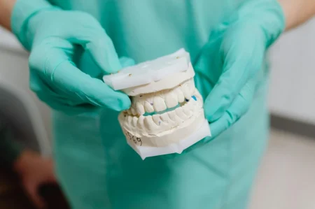 Fornecimento de próteses dentárias motiva requerimento na Câmara de Nova Andradina.