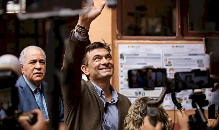 Na Bolívia, presidente eleito quer ‘Deus, pátria e família’