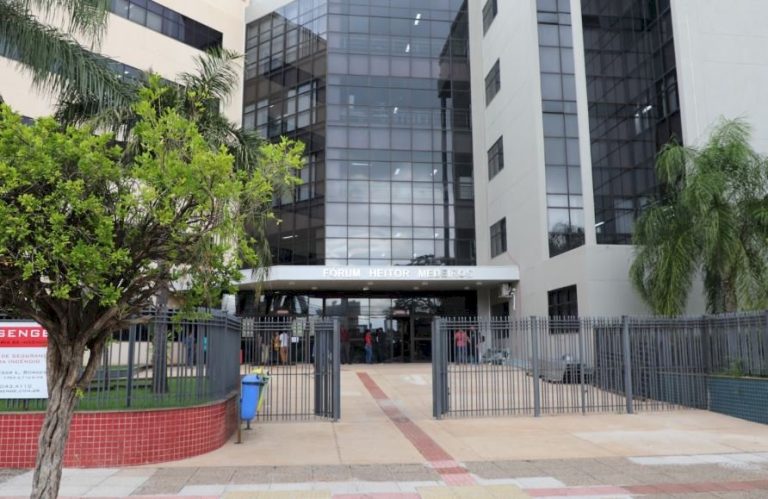 Postagem difamatória contra piscineiro rende condenação por danos morais.