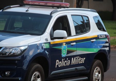 De cueca e alterado, homem provoca danos em hotel e é contido pela polícia em Nova Andradina