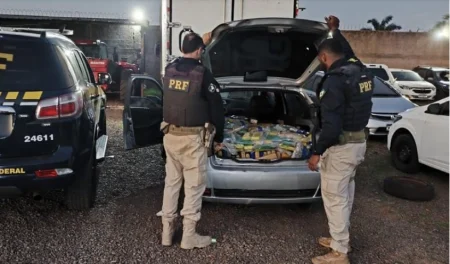 Carro com mais de meia tonelada de maconha é apreendido pela PRF em Campo Grande.