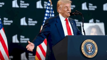 Trump prepara ofensiva militar na Venezuela, diz “Washington Post’