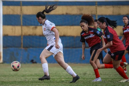 Dois jogos movimentam Estadual Feminino neste sábado.