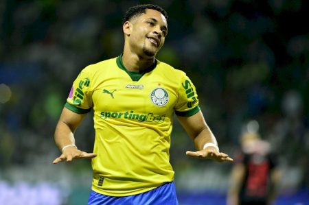 Jornal elogia Vitor Roque e pede jogador na Seleção: ‘Carta na manga sem Neymar’