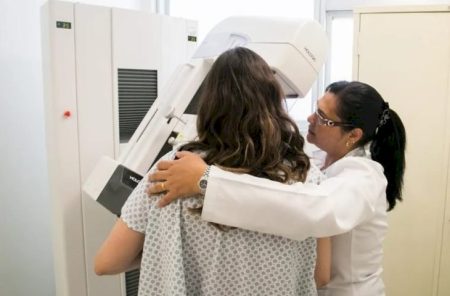 SES reforça Outubro Rosa com entrega de novos mamógrafos e campanha de prevenção ao câncer de mama
