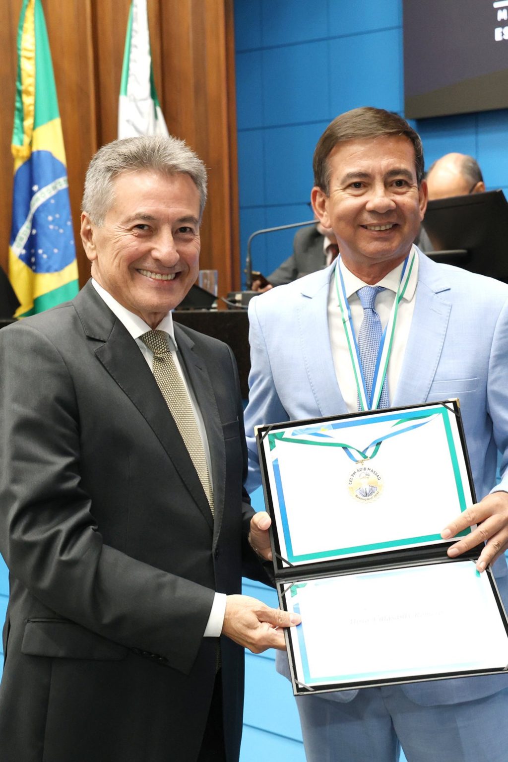 Em solene, Hashioka homenageia relevantes personalidades com Medalha Coronel Adib