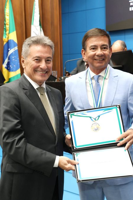 Em solene, Hashioka homenageia relevantes personalidades com Medalha Coronel Adib