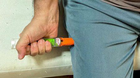 Brasil tem alta de anafilaxia e segue sem caneta de adrenalina