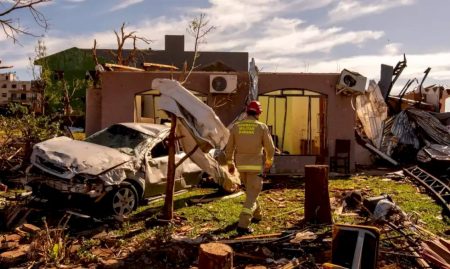 “Cidade devastada”: Rio Bonito do Iguaçu tenta se reerguer após tornado mortal
