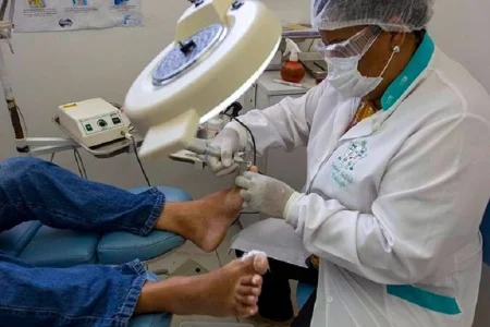 Câmara sugere criação de programa de podologia na rede pública para ampliar cuidados com a saúde dos pés.