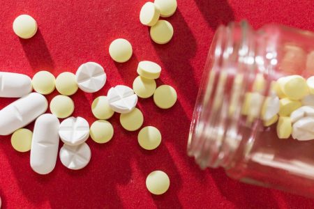 Medicamentos diminuem risco de mortalidade no câncer de mama, mas acesso no SUS é limitado
