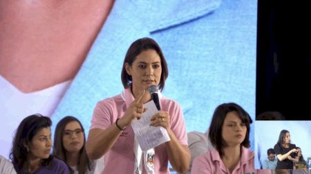 “Confio na Justiça de Deus”, diz Michelle após prisão de Bolsonaro
