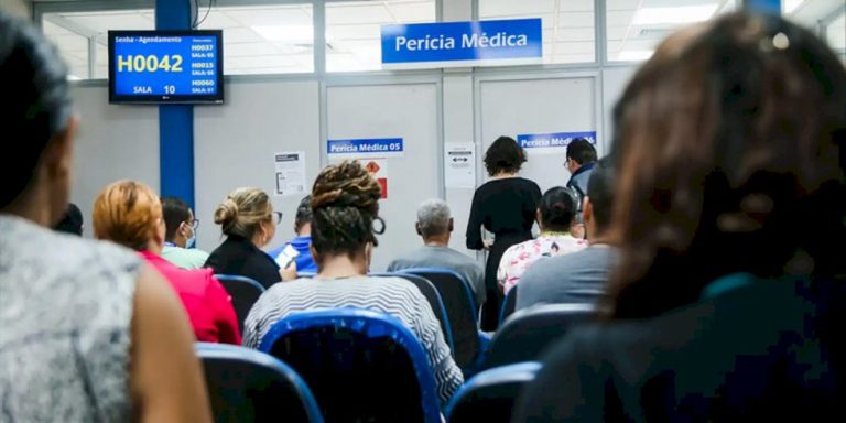 INSS cria comitê para reduzir fila de 2,8 milhões de pedidos