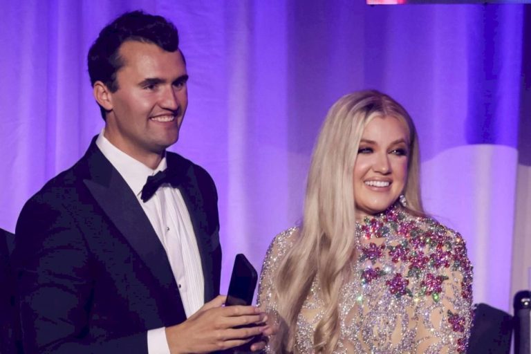 ‘Não estou zangada com Deus’, diz viúva de Charlie Kirk