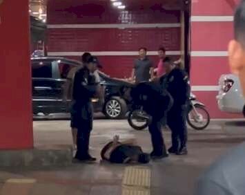 Morador de rua é baleado por guarda após agredir funcionária de unidade de saúde