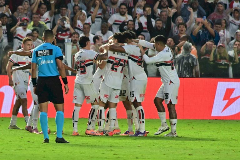 São Paulo dribla problemas e mantém vivo sonho de ir à Libertadores em 2026