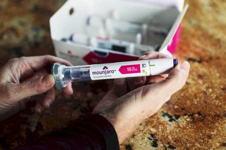 Quem pode prescrever Mounjaro? Nova regra da Anvisa abre margem para controvérsia