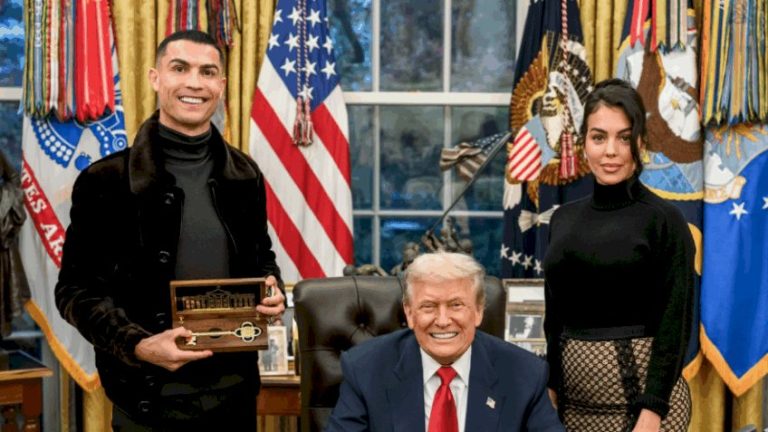 Cristiano Ronaldo posa com Trump e se diz “pronto para inspirar gerações”