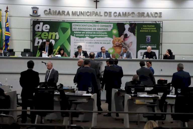 Vereadores e ex-vereadores terão que devolver parte da verba indenizatória