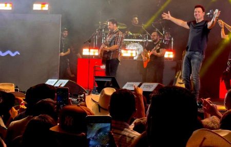 Neste domingo (30) tem show com a dupla João Bosco e Vinícius no Balneário de Anaurilândia
