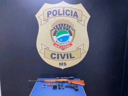 Polícia Civil prende homem com armas durante investigação sobre grupo criminoso em Mundo Novo.