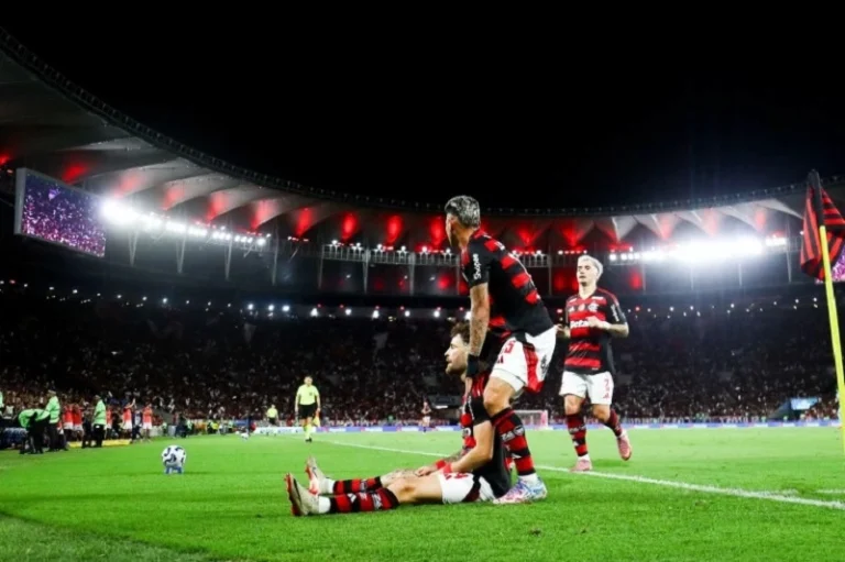 Flamengo supera susto no fim e vence o Santos por 3 a 2 no Maracanã.