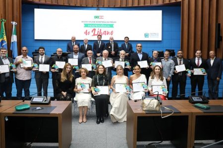 Hashioka homenageia Paulo Rezek durante Sessão Solene em celebração à Comunidade Libanesa
