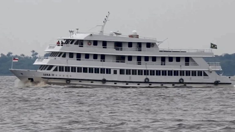 Deputado aciona PGR e TCU por supostas irregularidades em barco de Lula