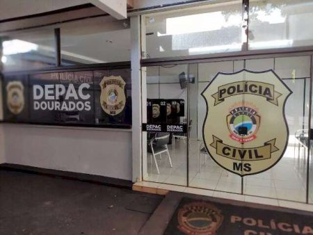 Homem é encontrado morto com facadas no peito em estrada deserta