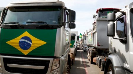 Organizações de caminhoneiros contestam ato pró-Bolsonaro