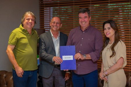 Caravina reforça apoio a Taquarussu em reunião com Governador e prefeito Clovis