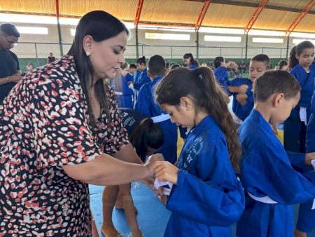 Ação conjunta Auren Energia/Cesp e Secel beneficia 100 alunos de Judô com novos uniformes