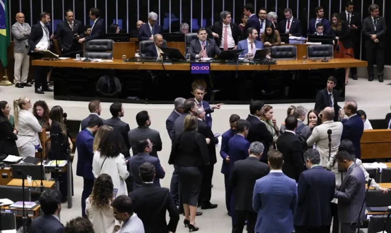Congresso aprova LDO com superávit de R$ 34 bilhões em 2026.
