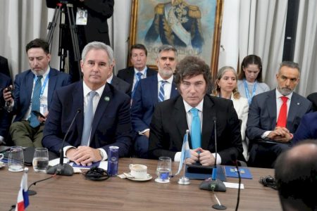 Em reunião do Mercosul, Milei contraria Lula e defende ação dos EUA na Venezuela