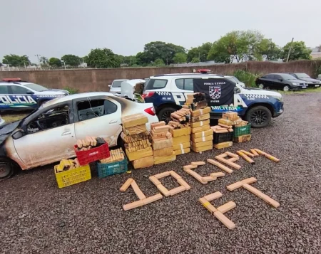 Perseguição termina em incêndio e apreensão de 830 kg de maconha em Campo Grande.
