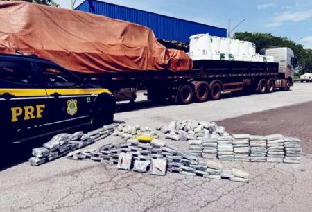 PRF apreende cerca de 195 kg de drogas escondidas em carga de fertilizante