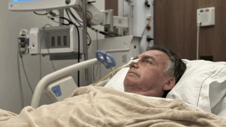 Bolsonaro teve crise de soluços, mas estado agora é estável