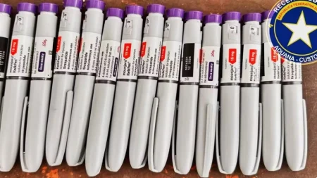 Receita apreende R$ 1 milhão em frascos e canetas emagrecedoras.