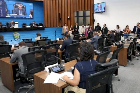 Deputados votam 14 propostas na sessão ordinária desta terça-feira