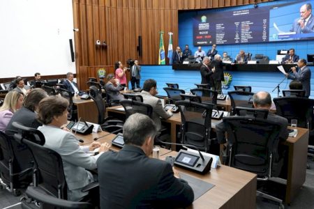 Parlamentares apreciam onze propostas na sessão desta quinta-feira