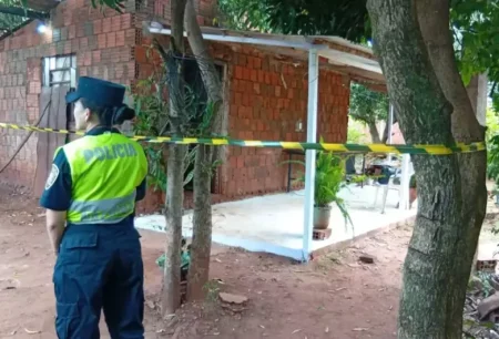 Homem de 53 anos é assassinado a facadas dentro de casa