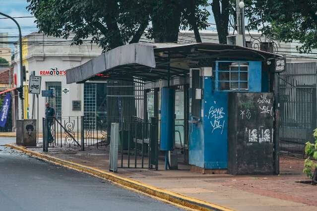 Campo Grande entra no 3º dia seguido sem ônibus em meio a greve de motoristas