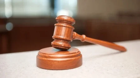 Lula sanciona alta de 8% em salários do Judiciário em 2026.