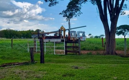 24 horas após avião agrícola romper rede de alta tensão, Energisa restabelece energia em área rural de Ivinhema