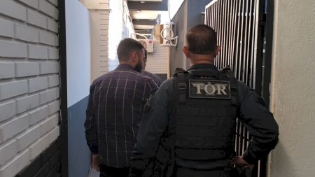 Policiais prendem homem que contratou serviço de frete para transportadar mudança com entorpecentes escondidos