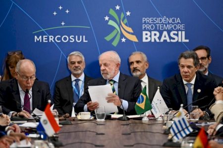 ‘Intervenção armada na Venezuela seria uma catástrofe’, alerta Lula